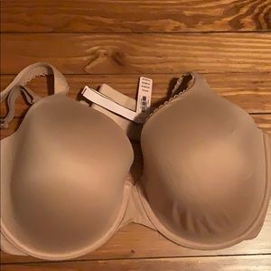 Body by Victoria Victoria Secret bra 38DDD